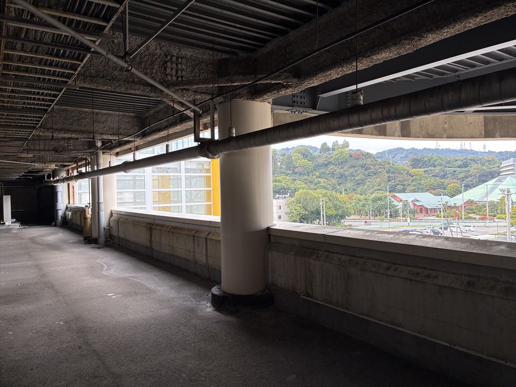 ショッピングセンター ～防鳥ネット設置～