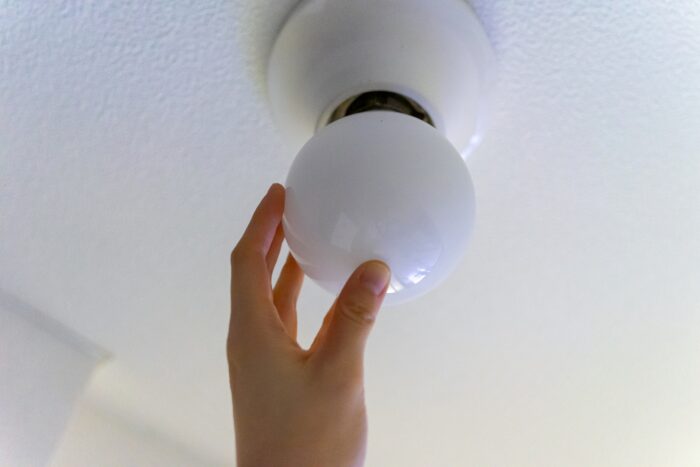 電球交換の作業（小修繕の例）