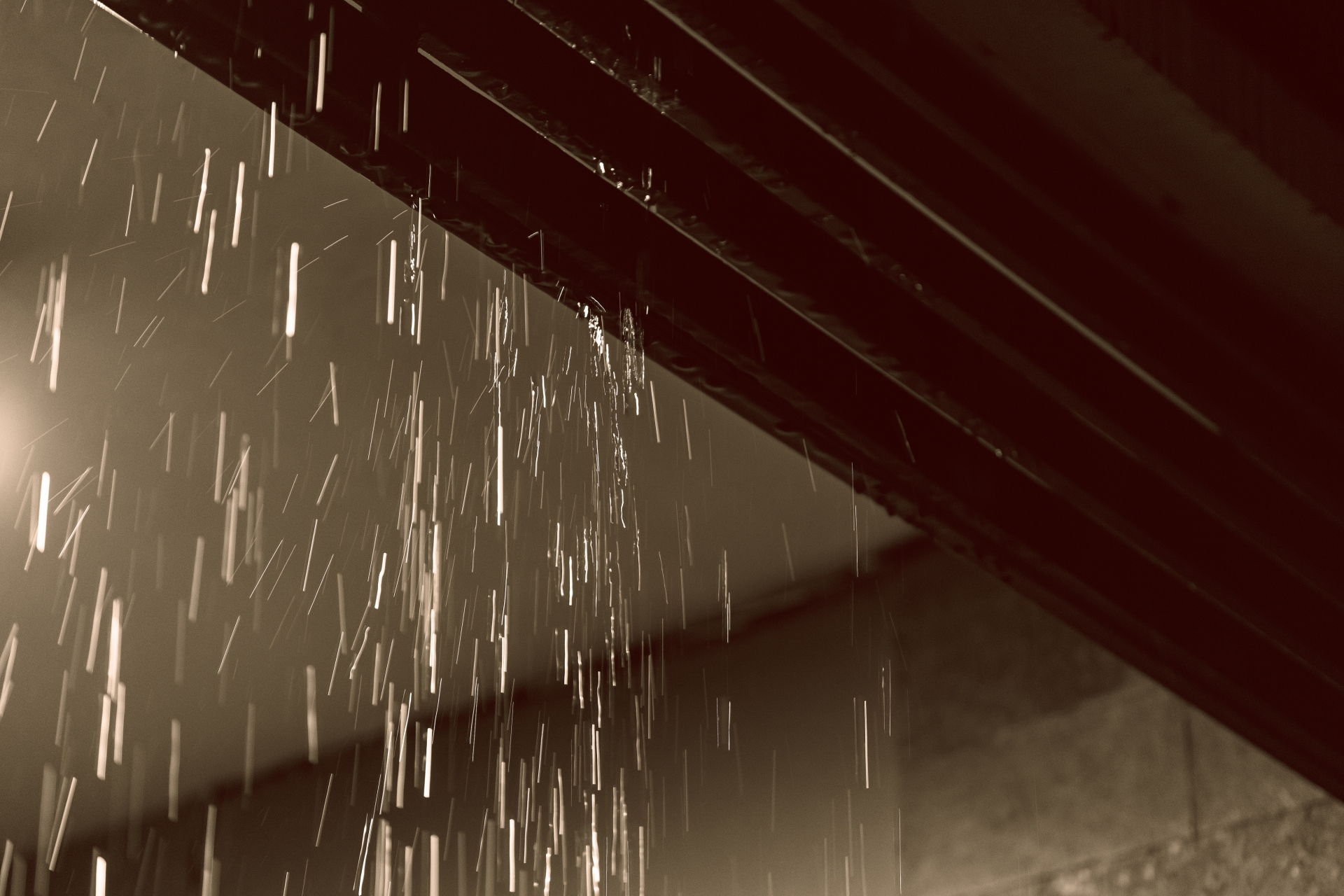 マンション・アパートの梅雨トラブル｜水漏れ・カビの原因と確認ポイント