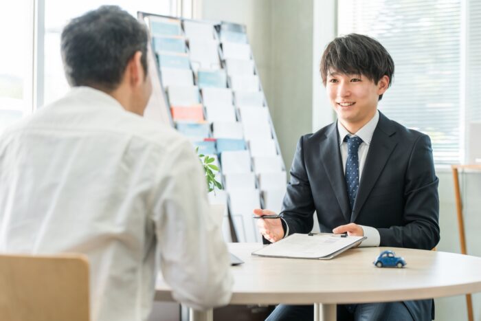 賃貸物件の管理について管理会社と相談するイメージ